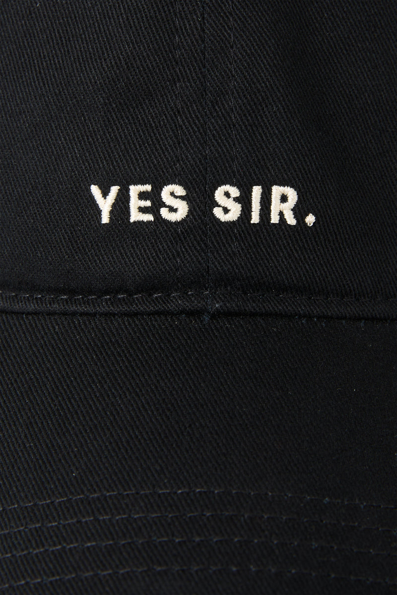 SIR the label SIR. Cap BLACK