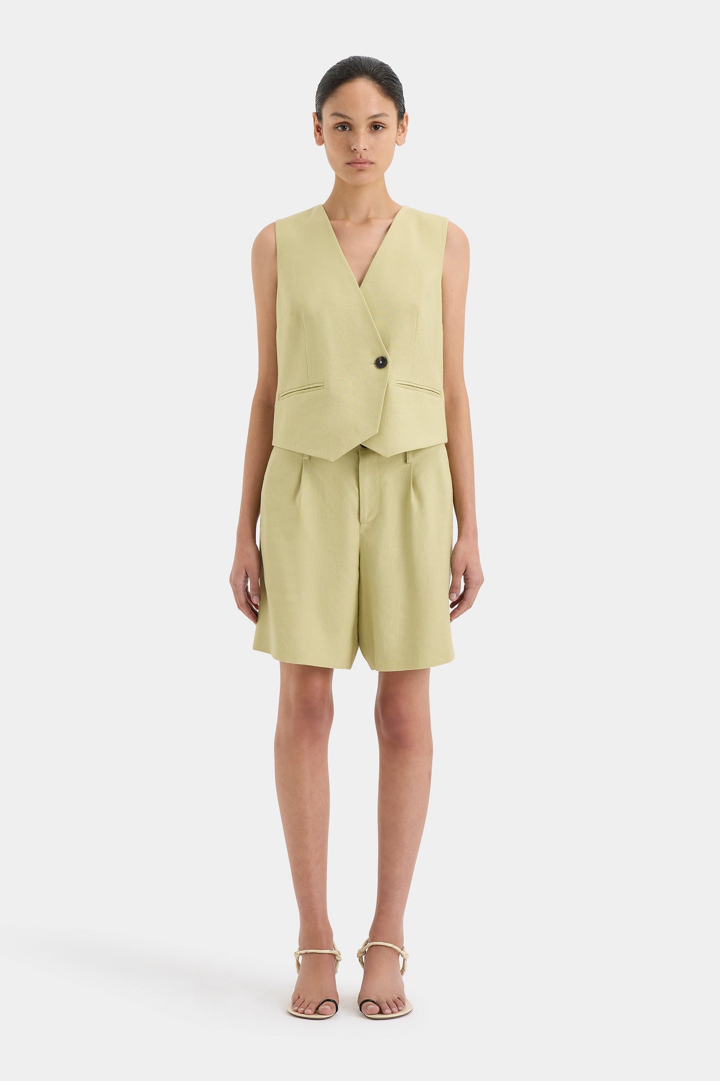 SIR the label Montecito Tailored Short KHAKI