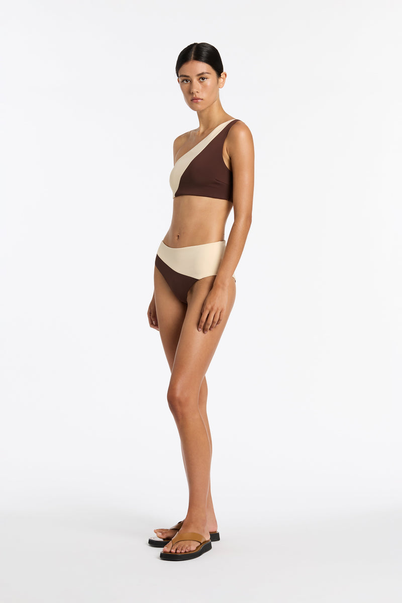 SIR the label Jeanne Asymmetrical Top BUTTER / CHOCOLATE